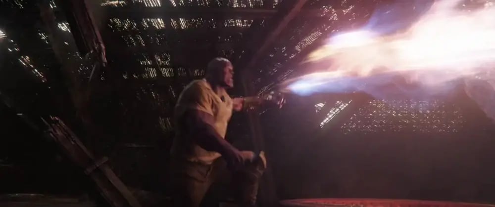 Ae captain marvel vole sur thanos dans sa hutte