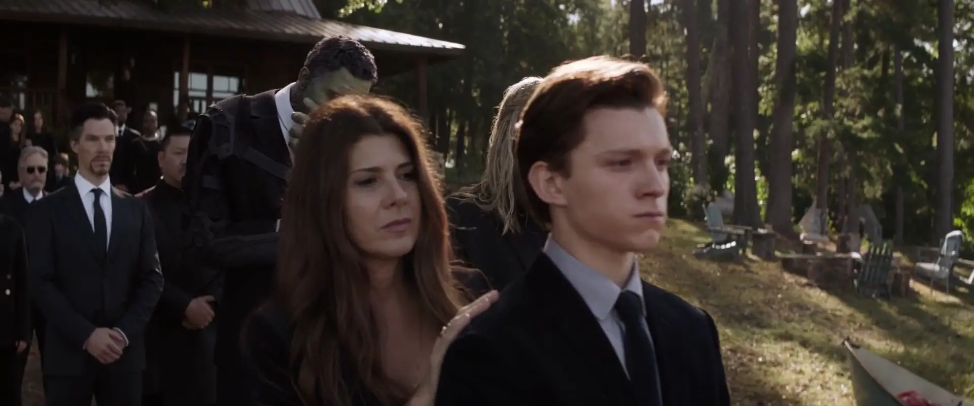 Ae parker assiste aux funerailles de tony stark
