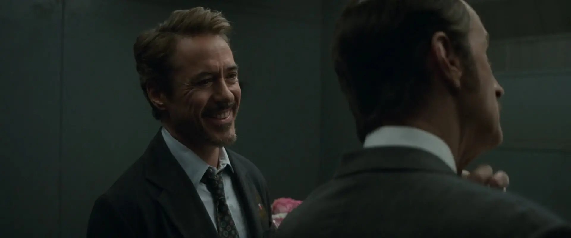 Ae tony stark sourit a howard stark