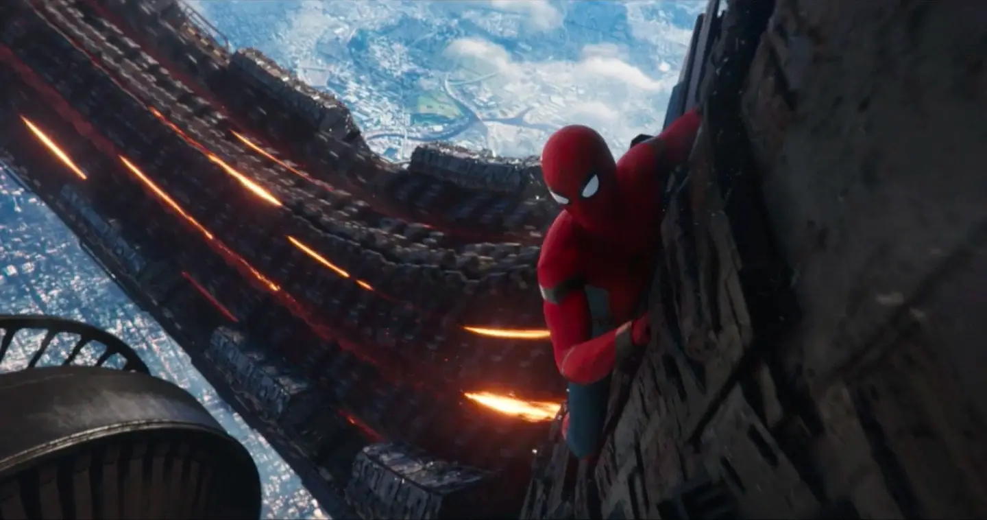 Aiw spider man grimpe sur le q ship