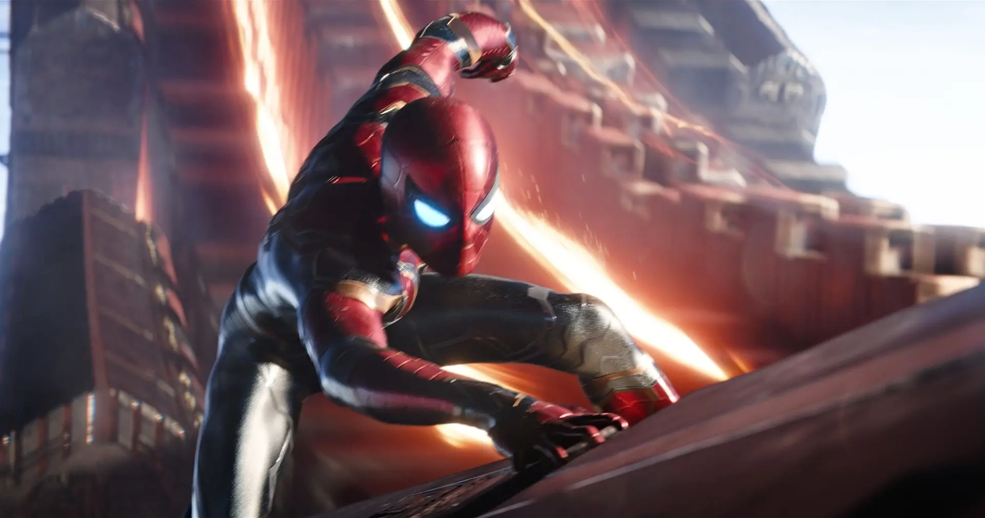 Aiw spider man recoit sa nouvelle armure iron spider