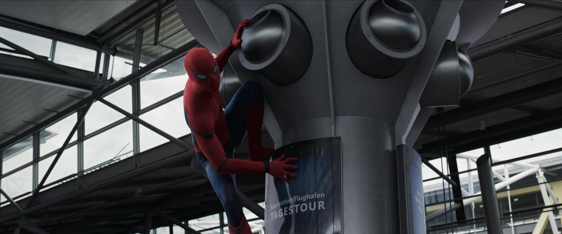 Cacw spider man piege falcon avec sa toile