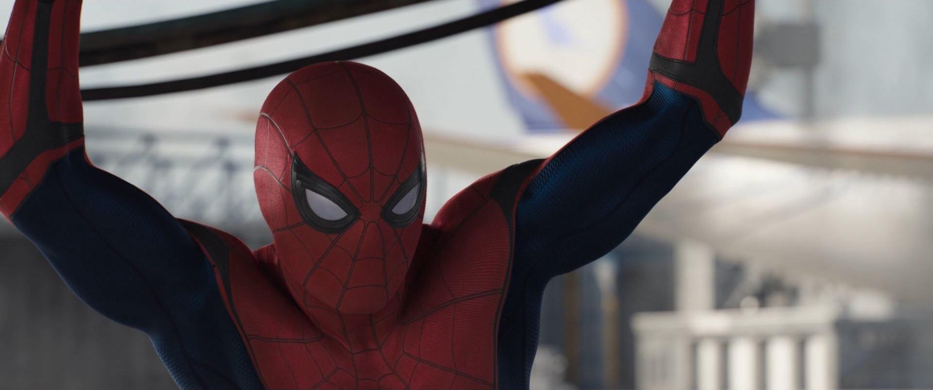 Cacw spider man tente de retenir une plateforme