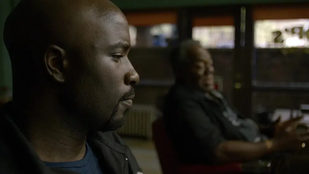 Lc cage et pop discutent de dante chapman