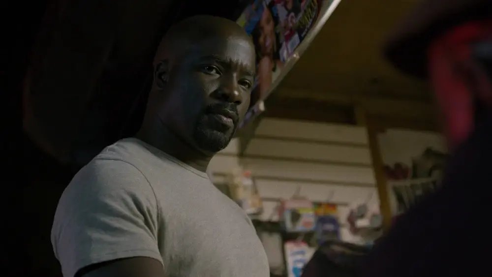 Lc cage se balade joyeusement dans harlem