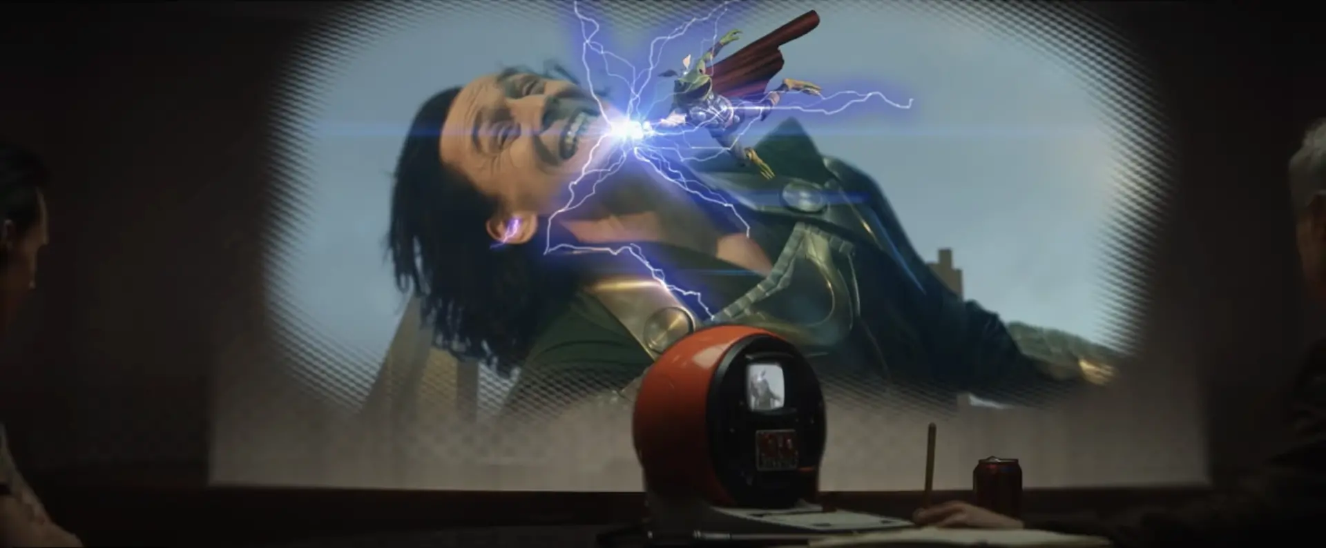 Loki scene coupee throg