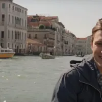 Smffh parker arrive a venise avec ses camarades