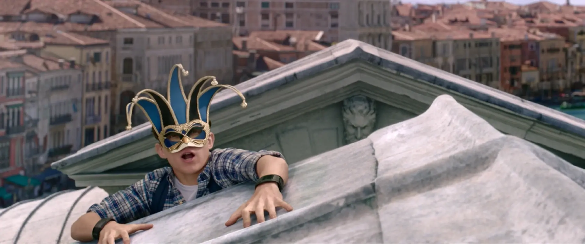 Smffh parker demande a mysterio s il peut aider