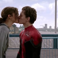 Smffh peter et mj s embrassent