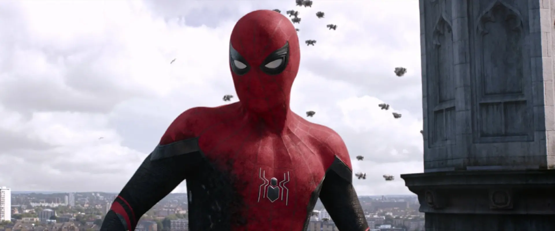 Smffh spider man encercle par drones