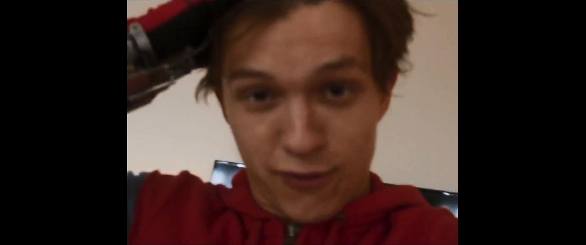Smh parker est impressionne par son nouveau costume