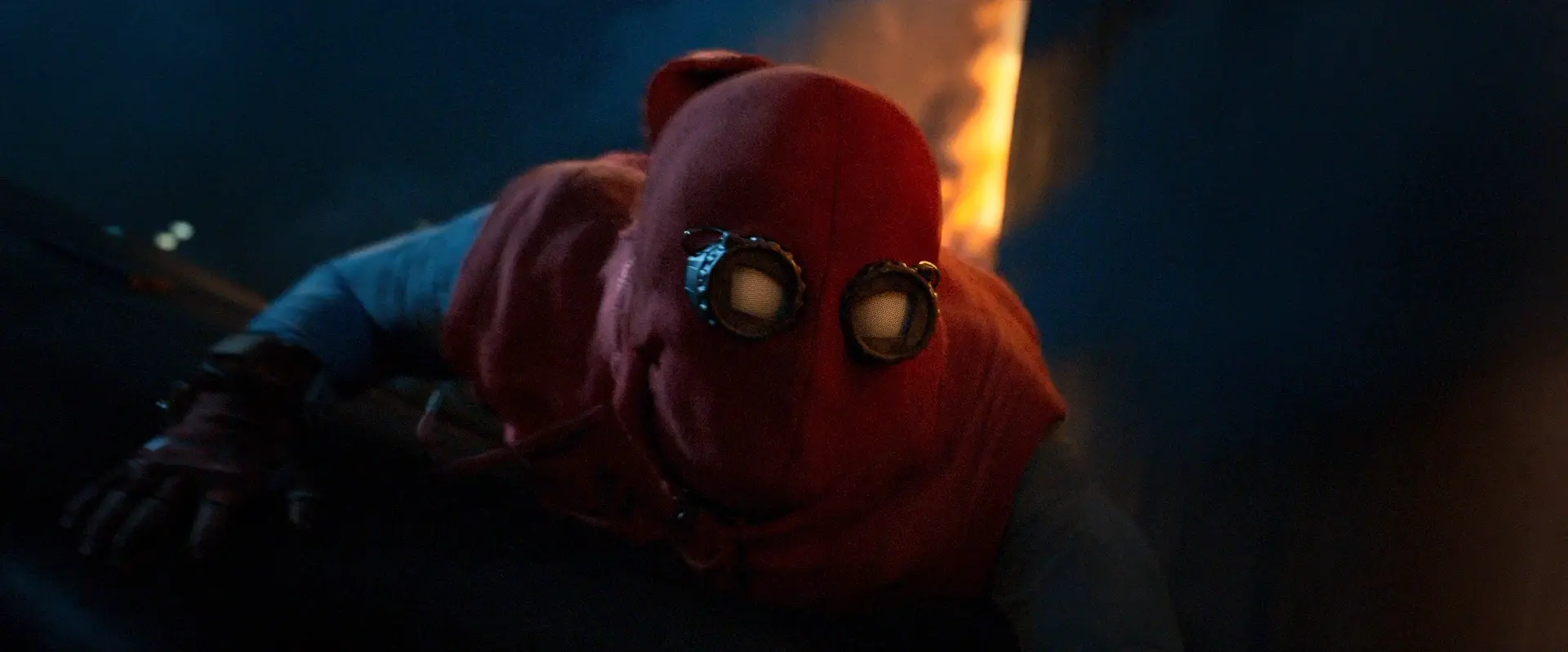 Smh spider man assiste au crash de l avion