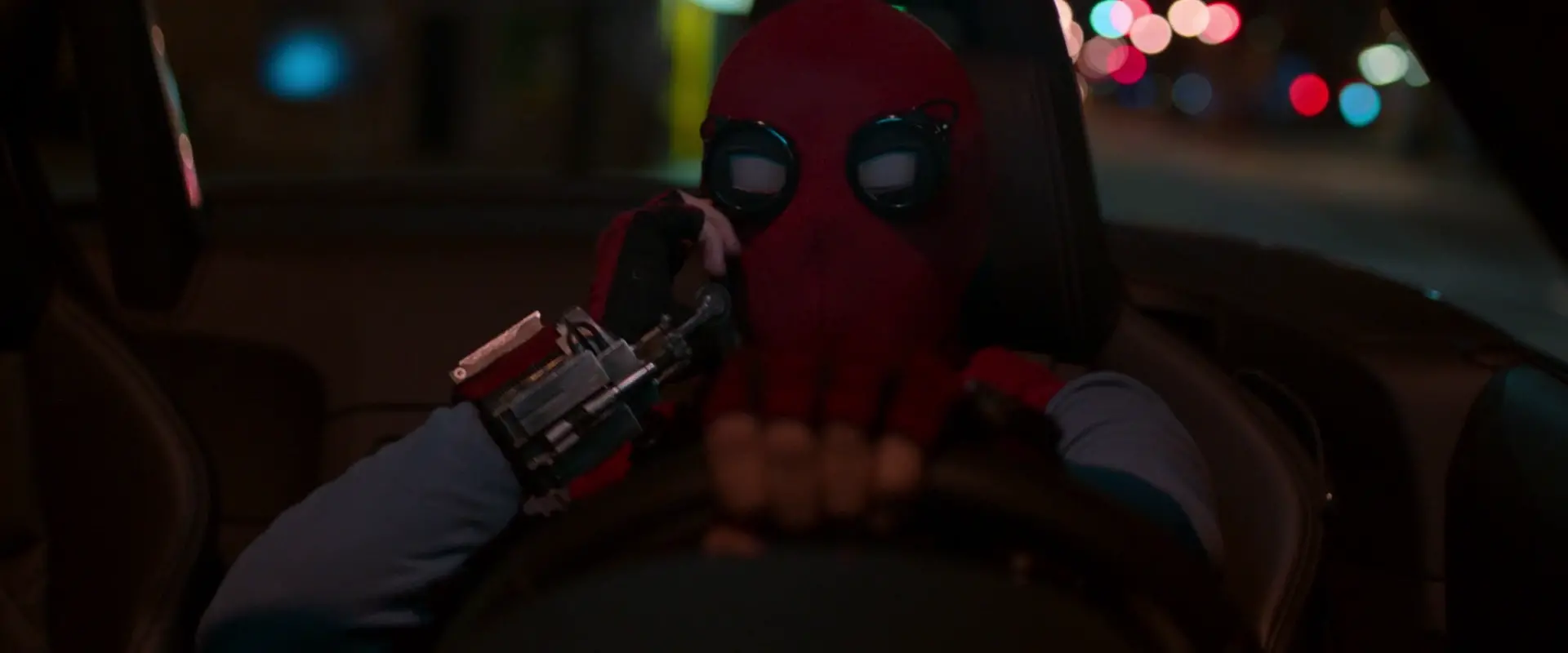 Smh spider man conduit jusqu a la localisation du vautour