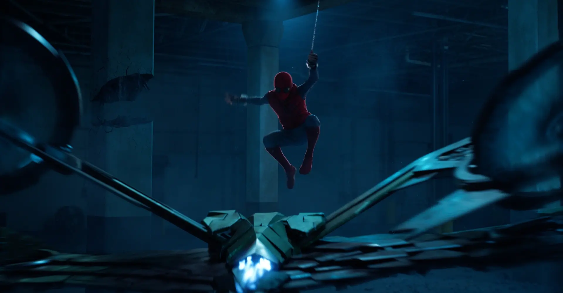 Smh spider man esquive l exo costume du vautour