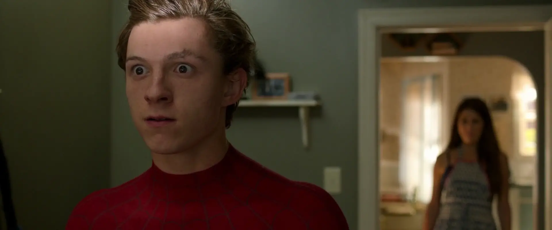 Smh spider man est decouvert par tante may