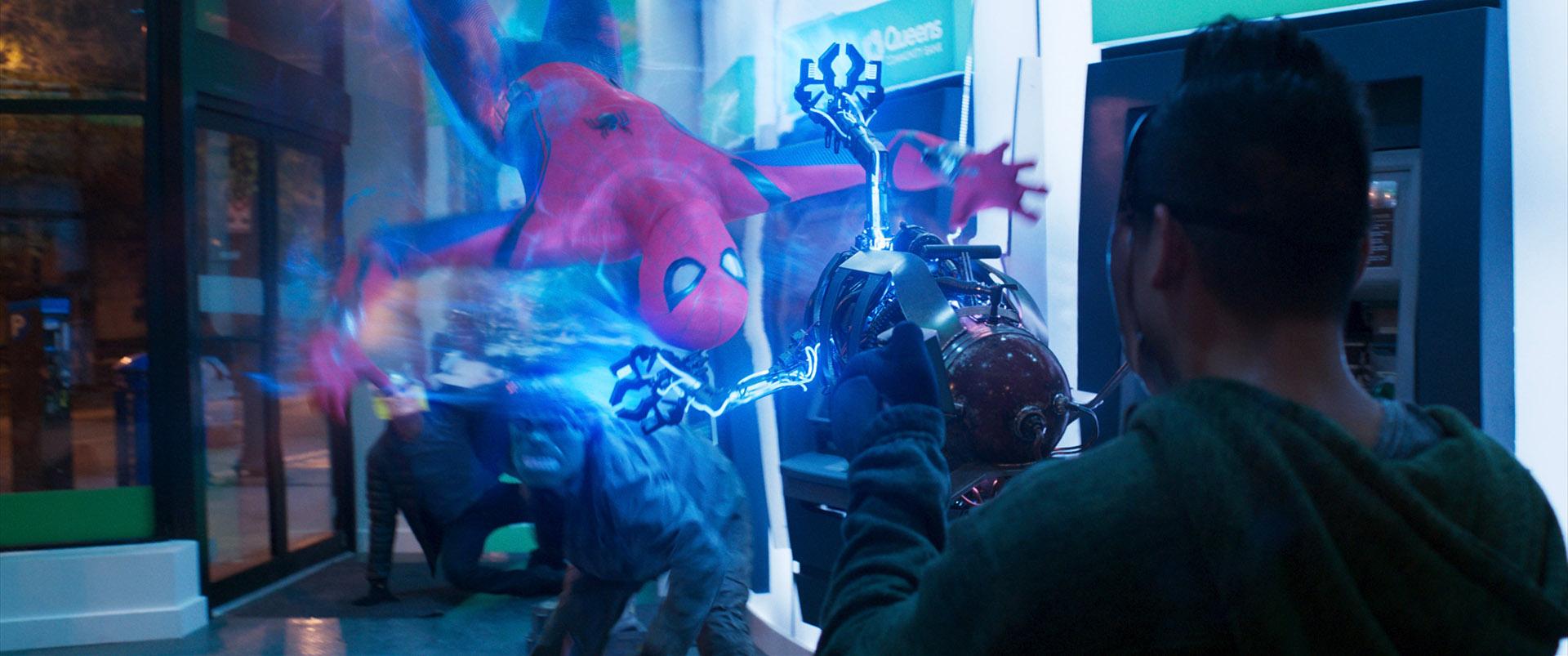 Smh spider man est pris dans un canon antigravite