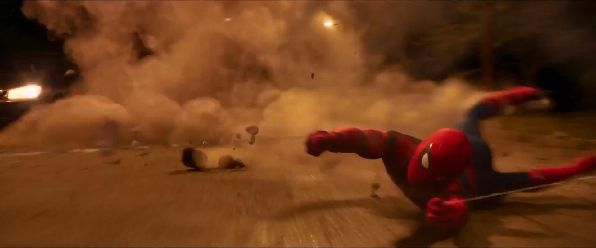 Smh spider man est traine a travers les rues
