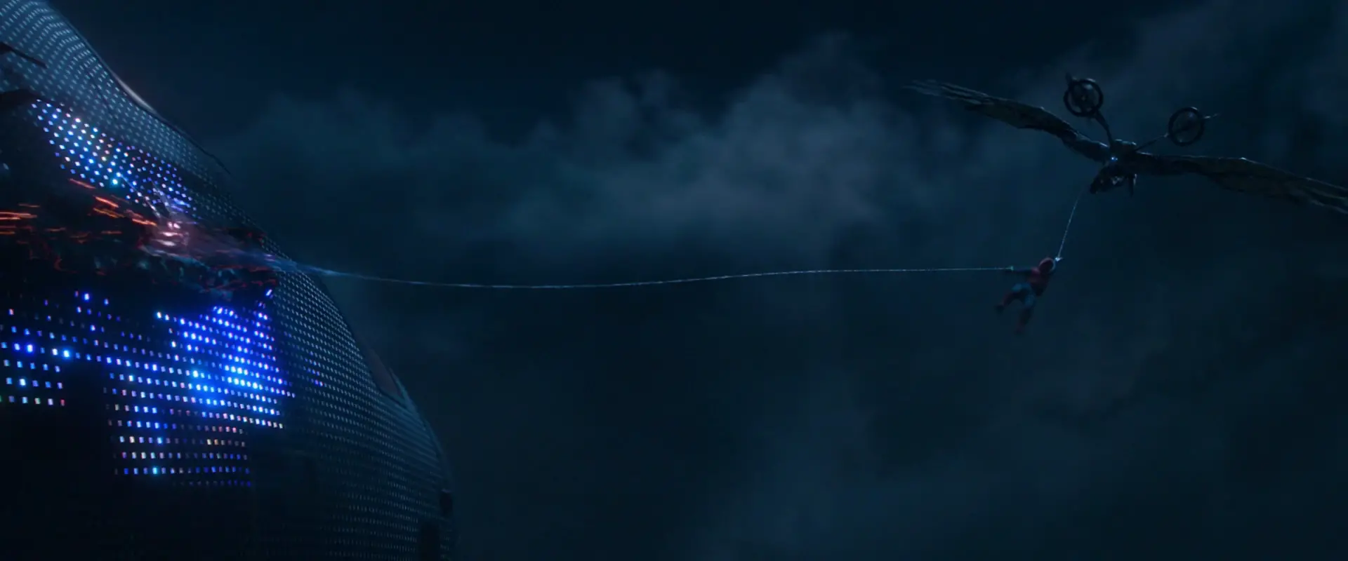 Smh spider man evite les attaques du vautour