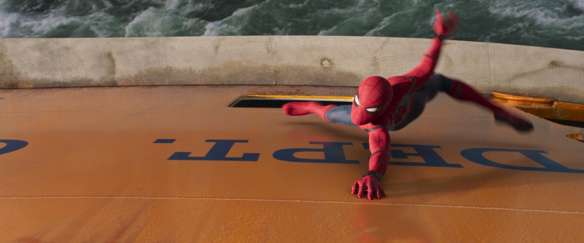 Smh spider man grimpe sur le ferry de staten island