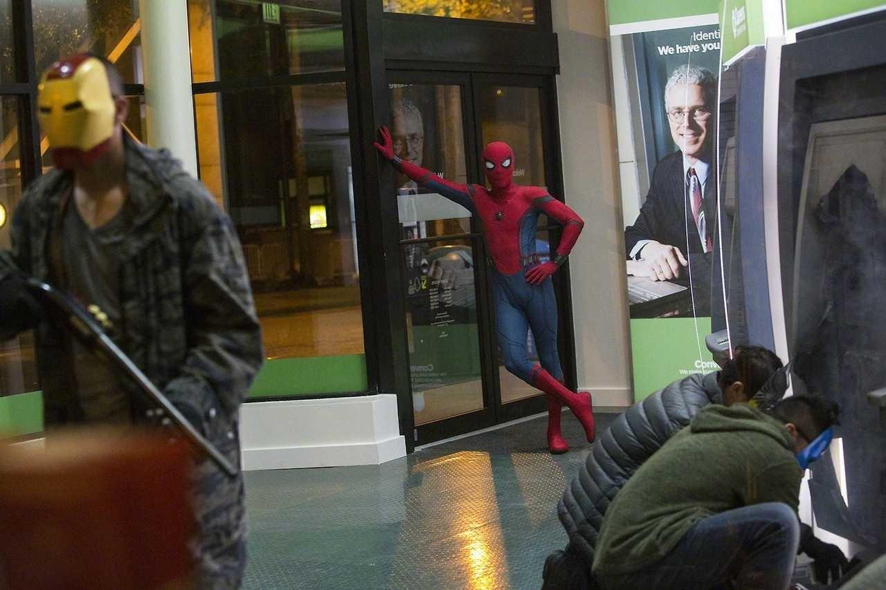 Smh spider man interrompt une tentative de braquage