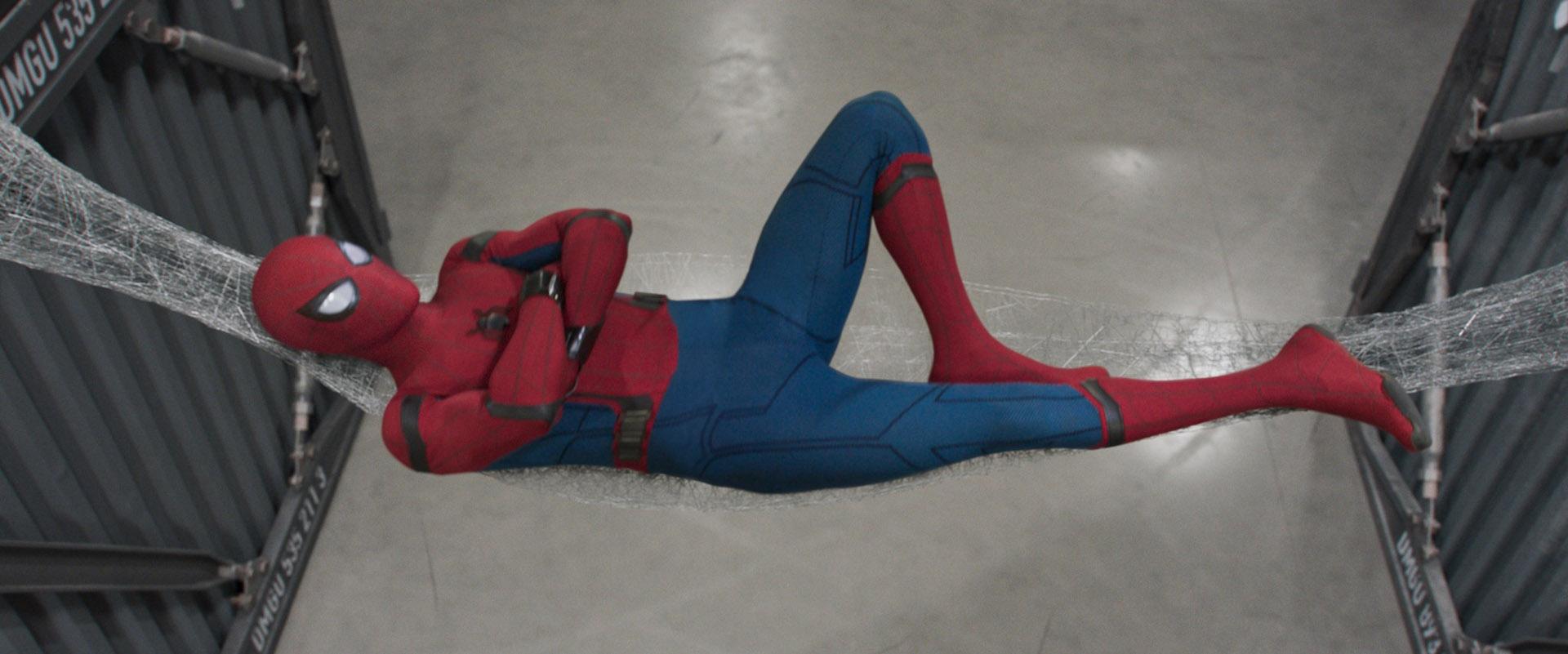 Smh spider man nomme l ia de son costume karen