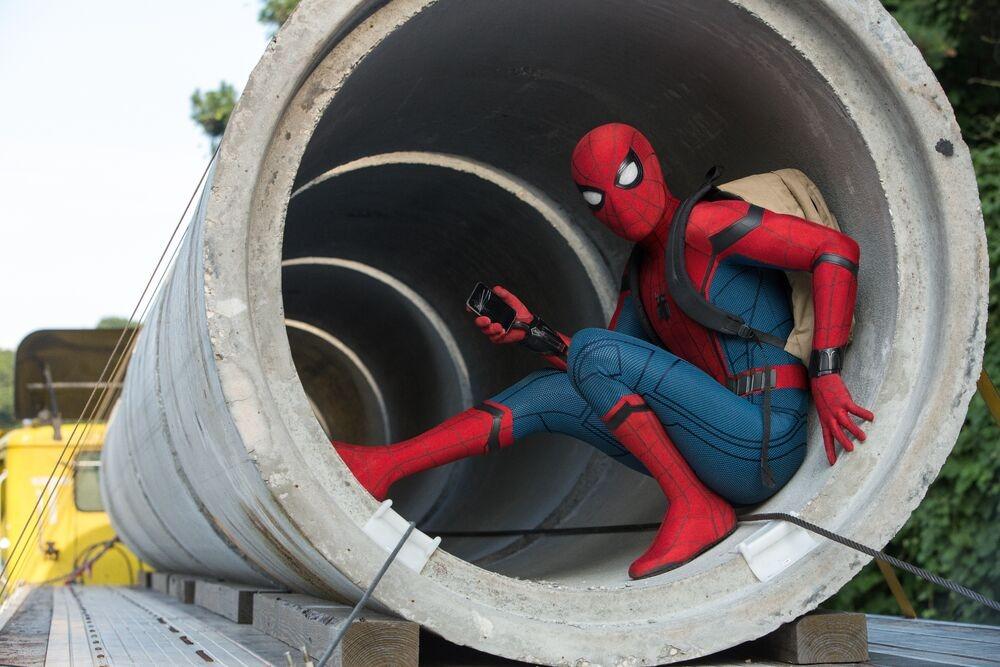 Smh spider man se precipite pour sauver ses amis