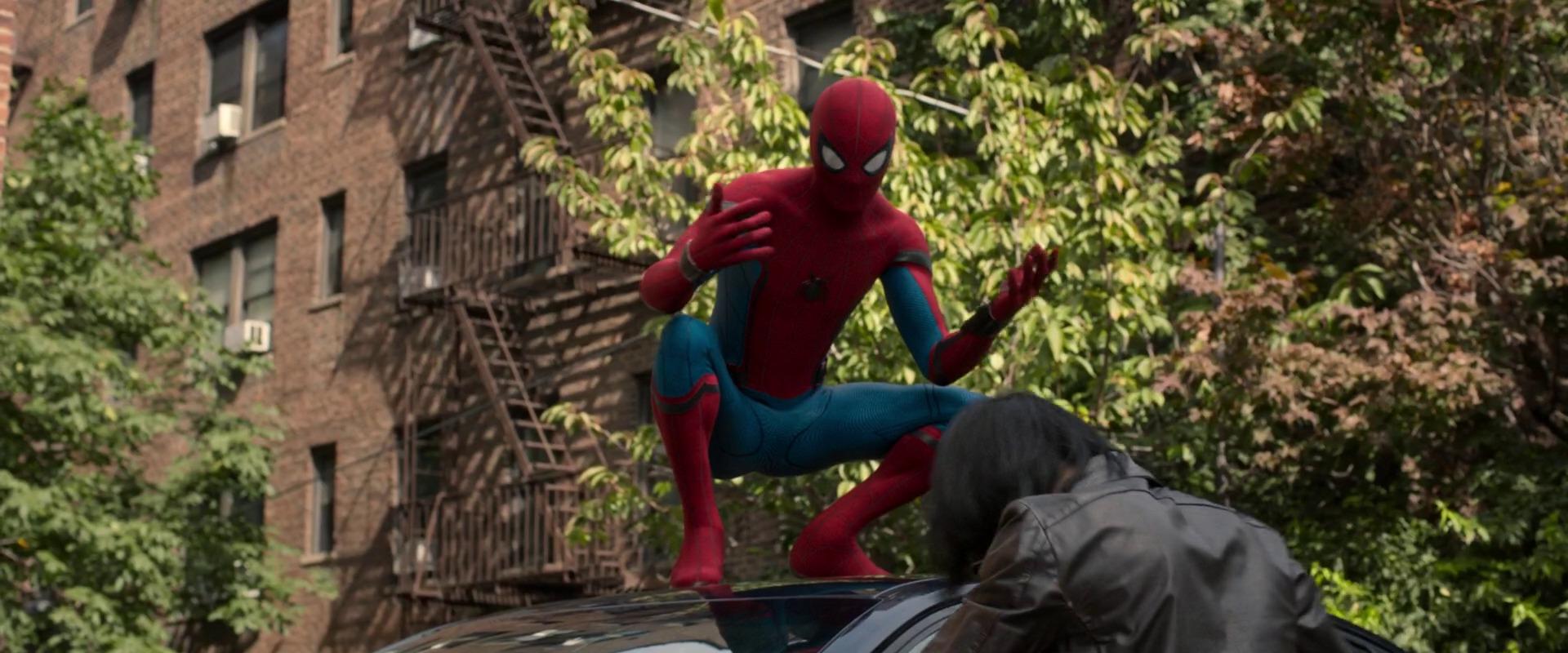 Smh spider man tente d arreter un faux voleur de voiture