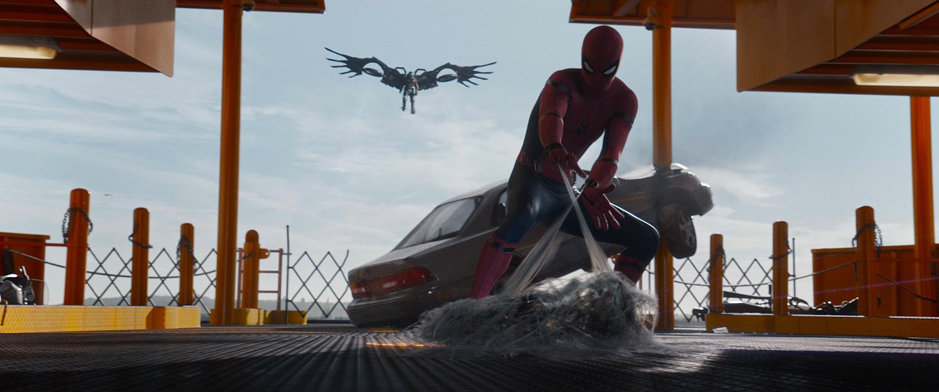 Smh spider man tente de desarmer l arme chitauri