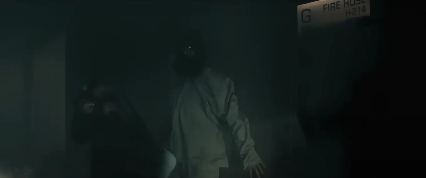 Thunderbolts belova combat oxe dans la fumee